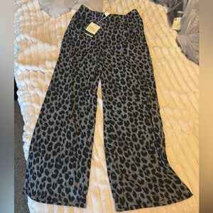 HALARA Gray and Black Animal Print Pants